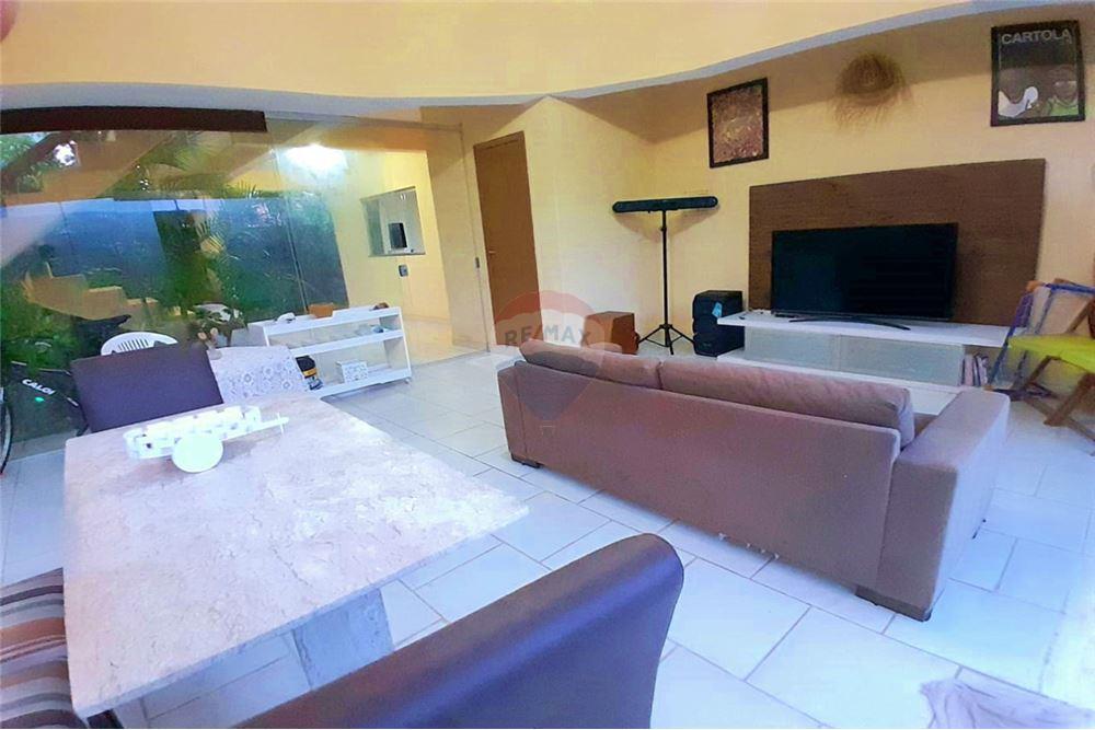 Apartamento - Buraquinho