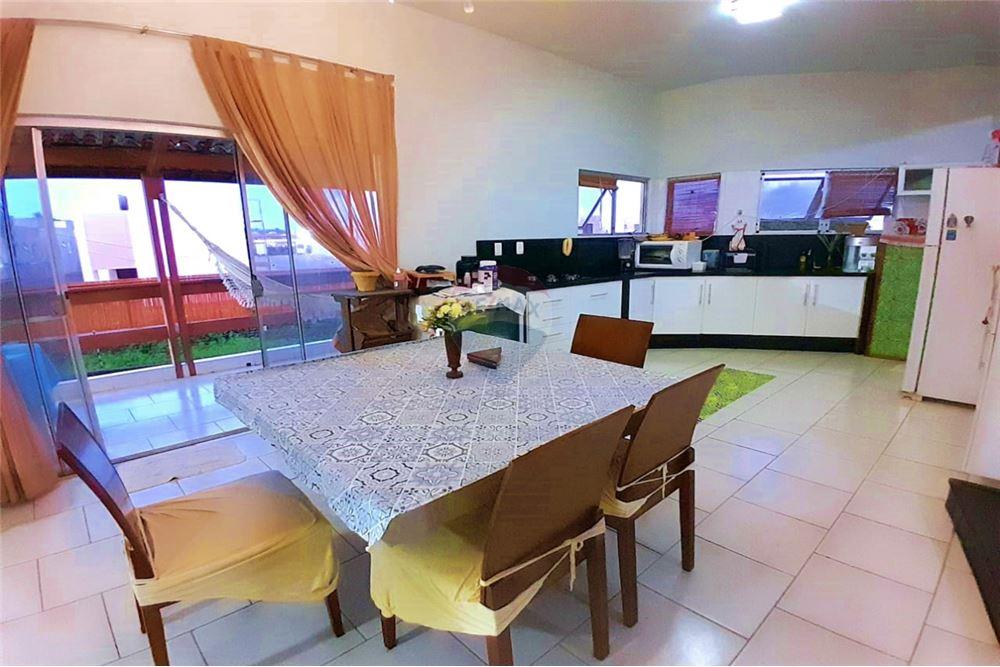 Apartamento - Buraquinho