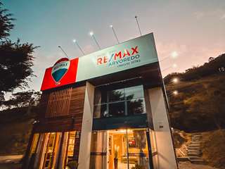 Office of RE/MAX ARVOREDO - Governador Celso Ramos
