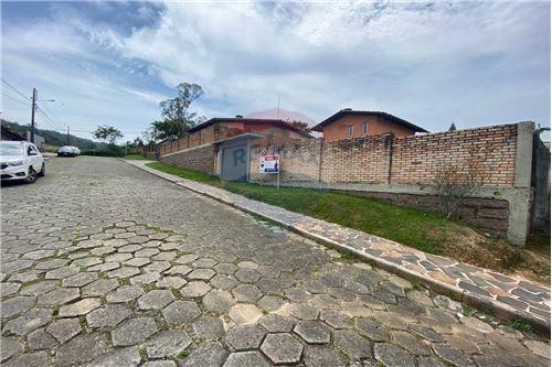 Venda-Terreno-Rua Jair Scotti , 54  - Atras de uma casa de tijolo a vista.  - Lote Seis , Criciúma , Santa Catarina , 88810-162-590311016-12