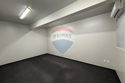 Sala Comercial Moderna no Coração de Joinville