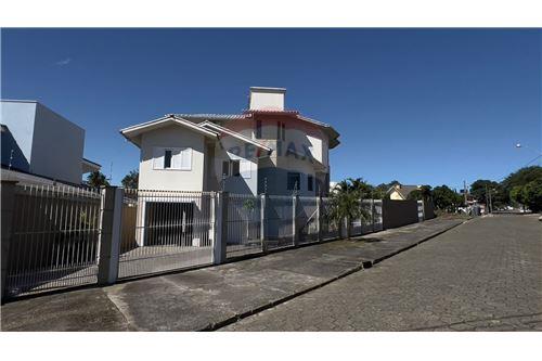 For Sale-House-Rua Senador Paulo Sarasate , 30  - Michel , Criciúma , Santa Catarina , 88800000-590311010-8
