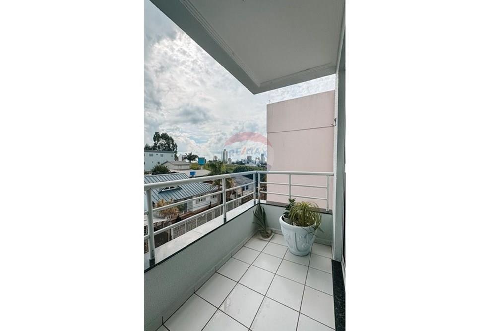 Apartamento à venda com 2 quartos, 72m² - Foto 2