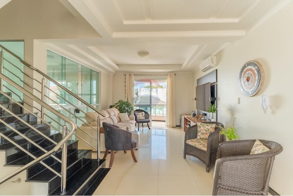 Sobrado à venda com 3 quartos, 205m² - Foto 1