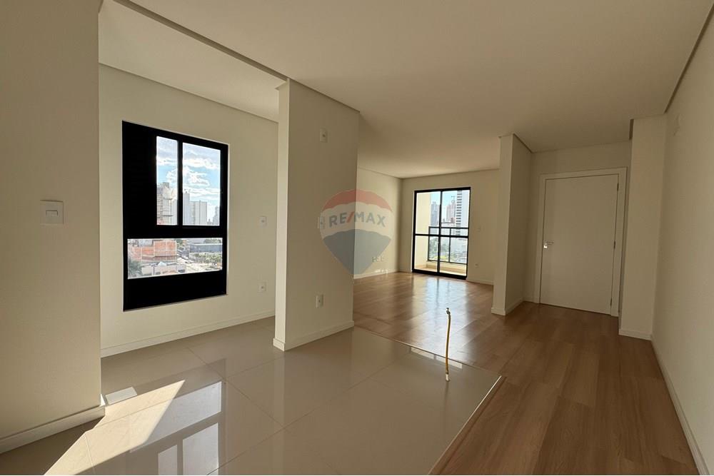 Apartamento à venda com 2 quartos, 70m² - Foto 5