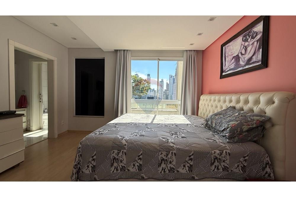 Casa à venda com 3 quartos, 278m² - Foto 10