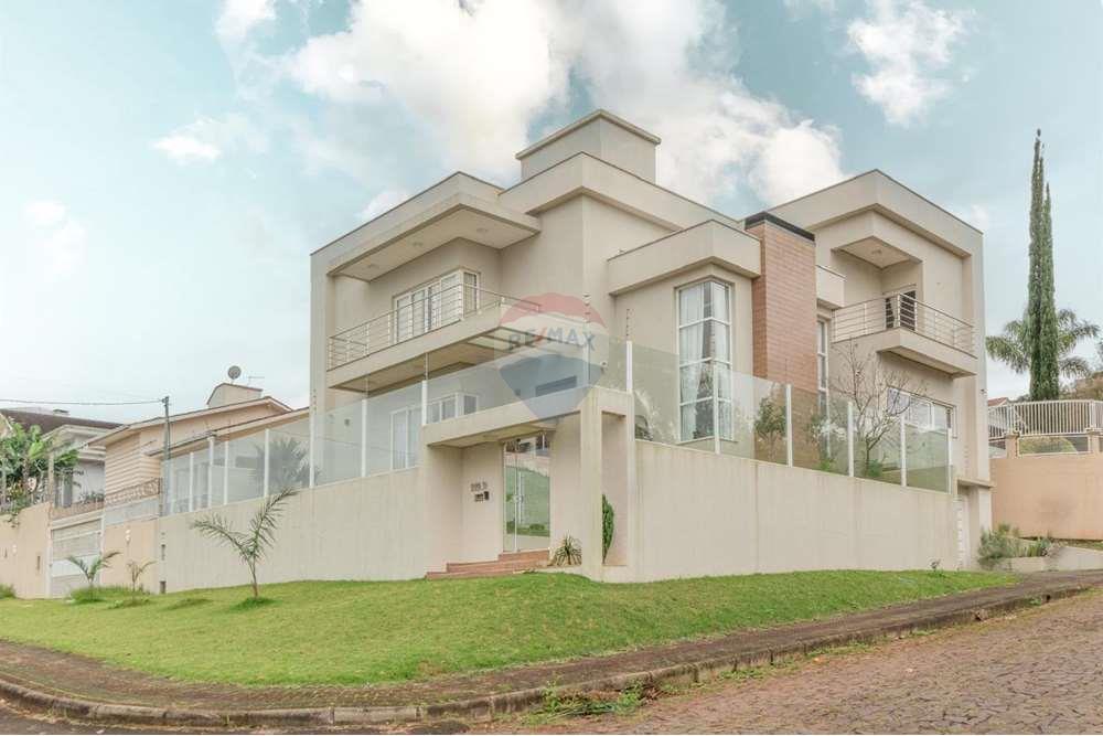 Casa à venda com 3 quartos, 360m² - Foto 1