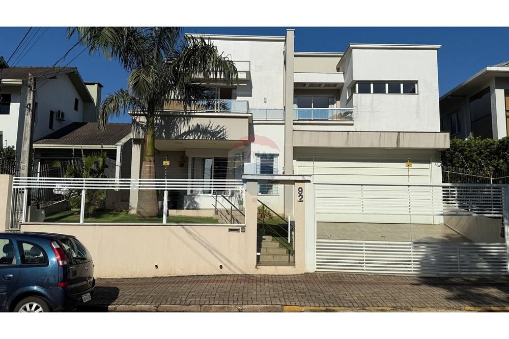 Casa à venda com 3 quartos, 278m² - Foto 1