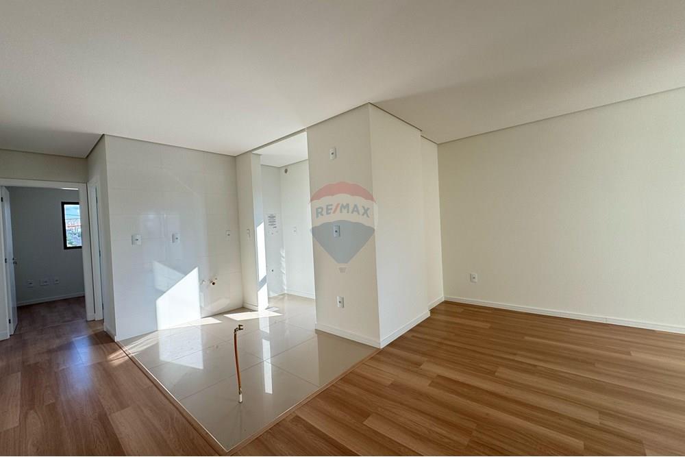 Apartamento à venda com 2 quartos, 70m² - Foto 4