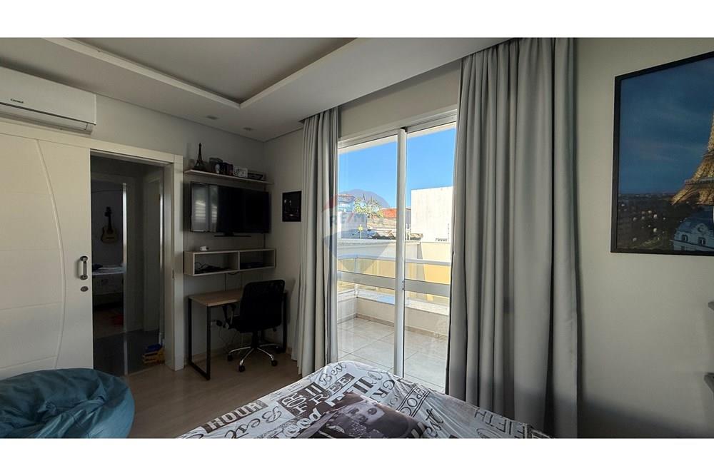 Casa à venda com 3 quartos, 278m² - Foto 8