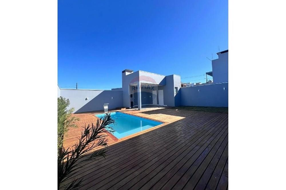Casa à venda com 3 quartos, 163m² - Foto 1