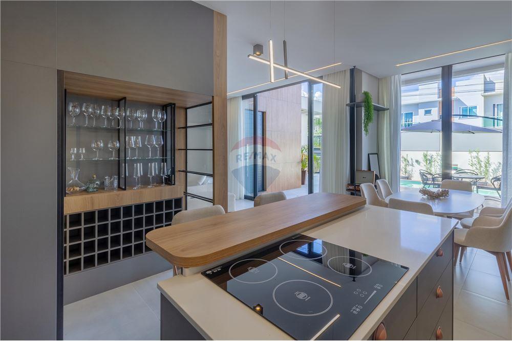 Casa à venda com 3 quartos, 178m² - Foto 2