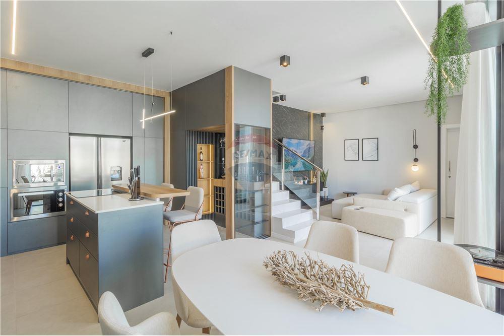 Casa à venda com 3 quartos, 178m² - Foto 1