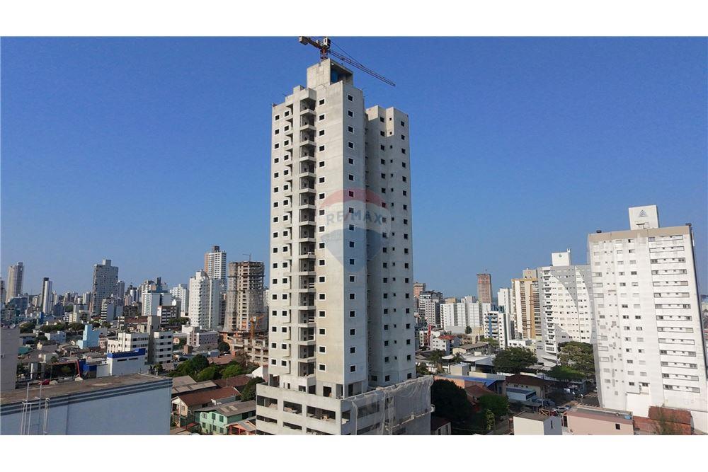 Apartamento à venda com 2 quartos, 67m² - Foto 1