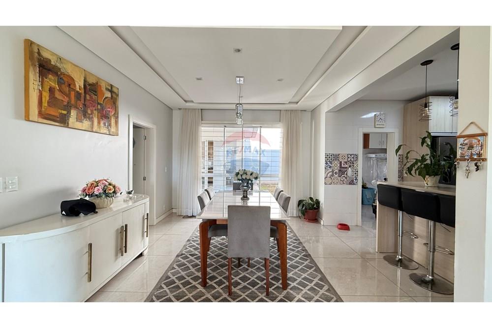 Casa à venda com 3 quartos, 278m² - Foto 3