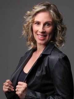 Karine Wolf - RE/MAX AMPLO IMOBI