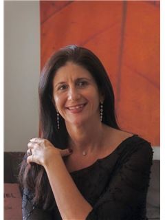 Renata Estevam Herrera Valentim - RE/MAX ARES