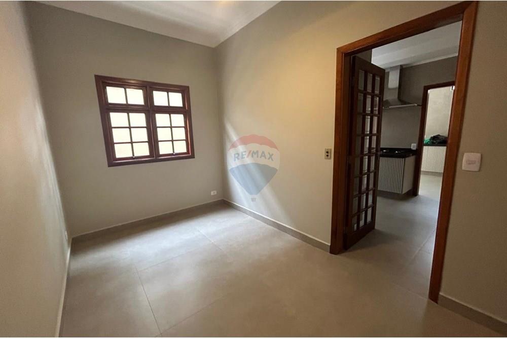 Casa para alugar com 4 quartos, 570m² - Foto 10