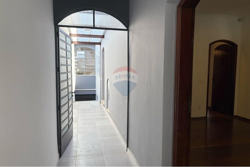 Casa para alugar com 4 quartos, 400m² - Foto 49
