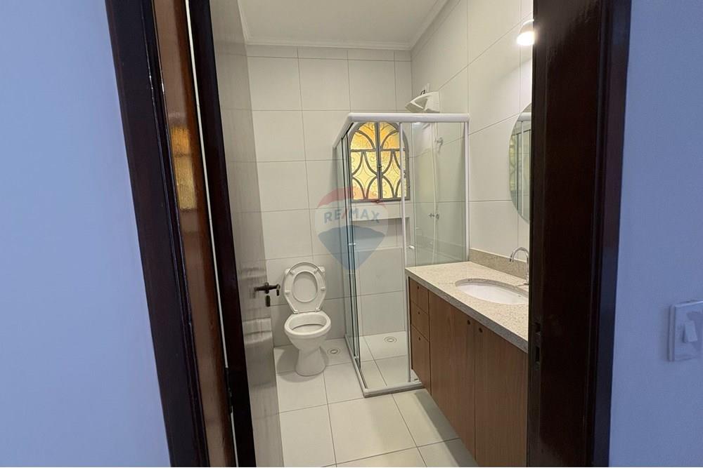 Casa para alugar com 4 quartos, 400m² - Foto 57