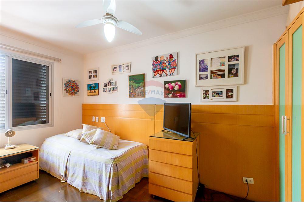 Apartamento à venda com 3 quartos, 136m² - Foto 9