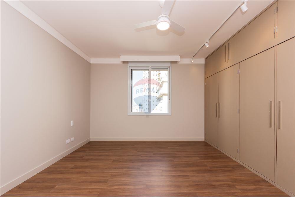 Apartamento à venda com 3 quartos, 212m² - Foto 18