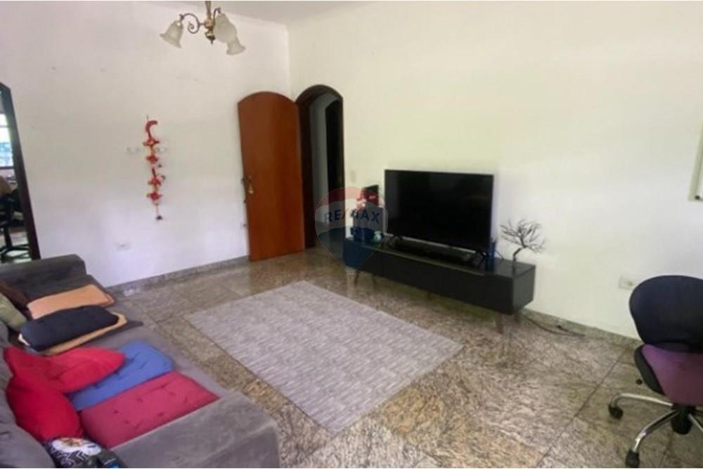 Casa para alugar com 2 quartos, 250m² - Foto 4