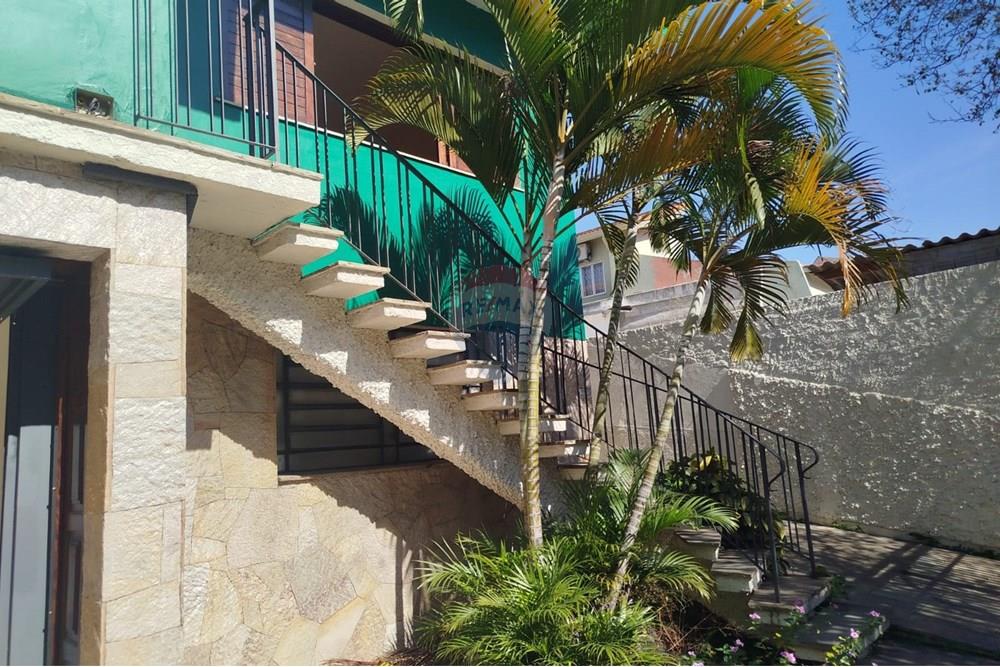 Casa para alugar com 3 quartos, 239m² - Foto 1