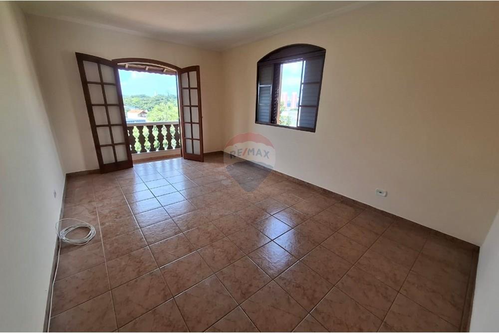Casa para alugar com 4 quartos, 290m² - Foto 6
