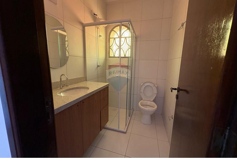 Casa para alugar com 4 quartos, 400m² - Foto 42