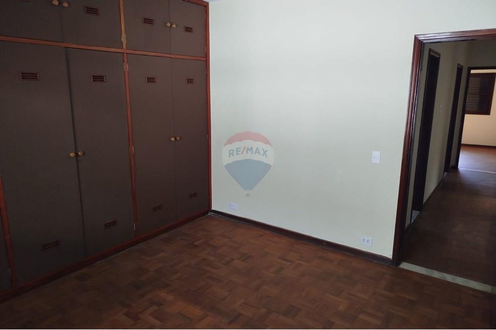 Casa para alugar com 3 quartos, 239m² - Foto 7
