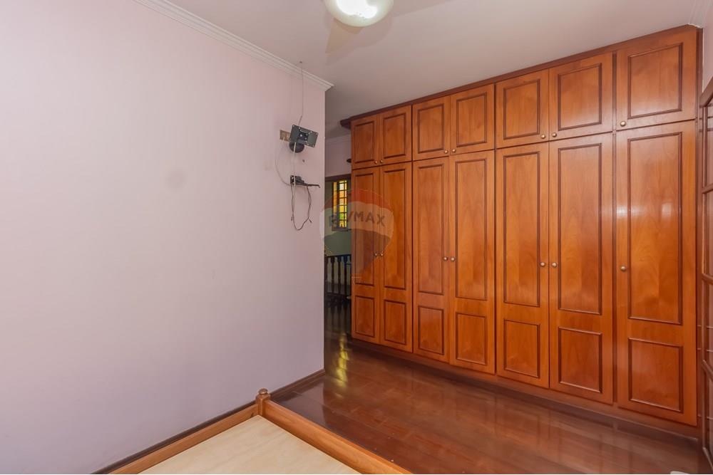 Casa à venda com 3 quartos, 296m² - Foto 18