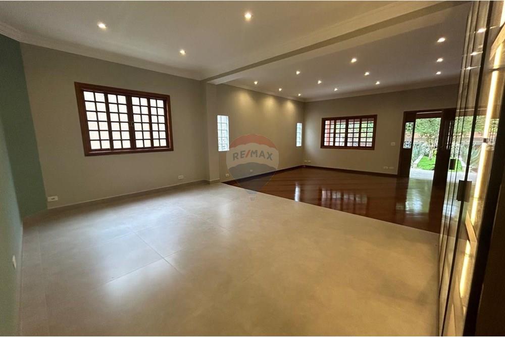 Casa para alugar com 4 quartos, 570m² - Foto 1