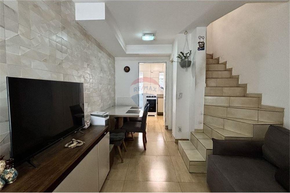 Casa à venda com 2 quartos, 70m² - Foto 2