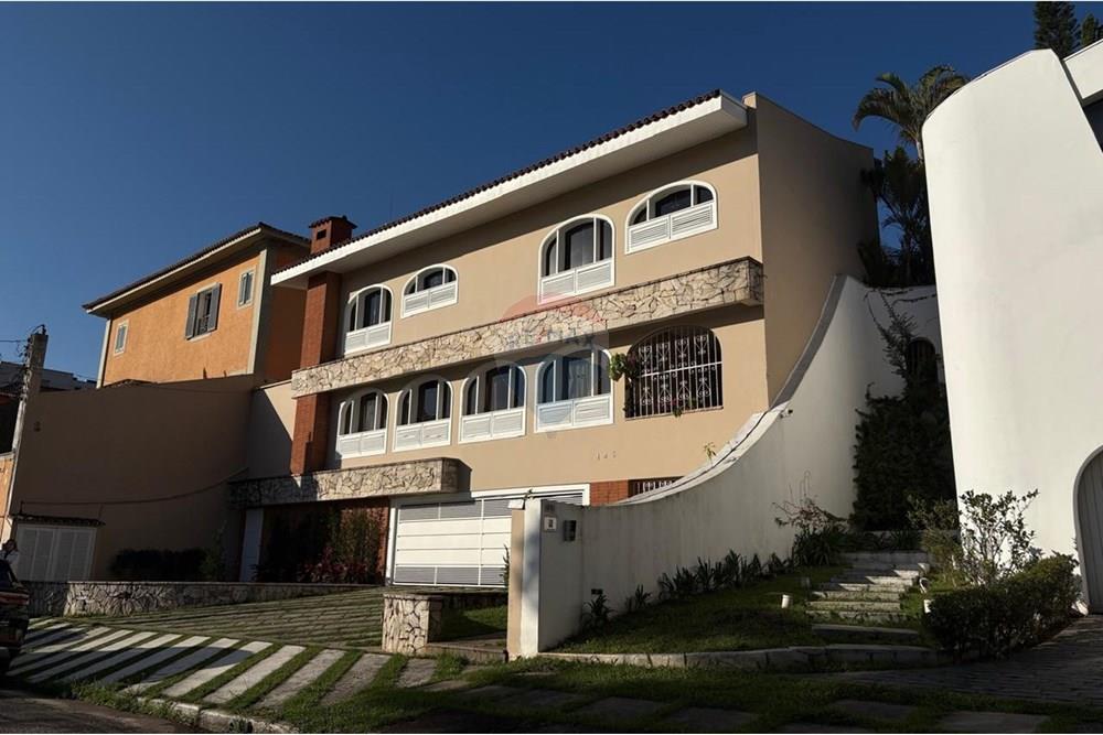 Casa para alugar com 5 quartos, 506m² - Foto 1