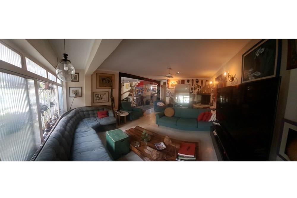 Casa à venda com 4 quartos, 248m² - Foto 1