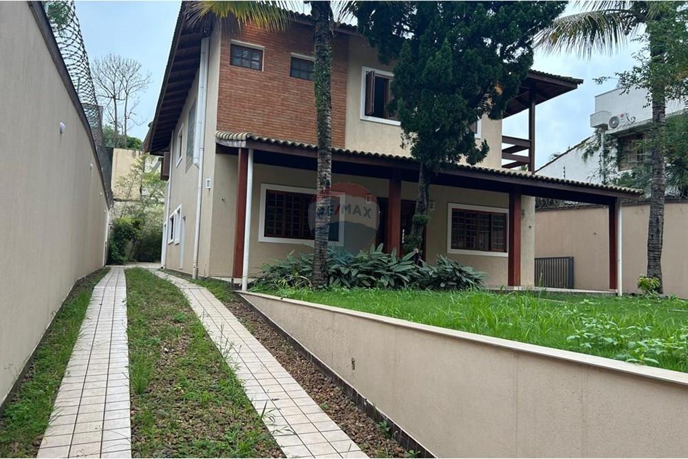 Casa para alugar com 4 quartos, 570m² - Foto 44