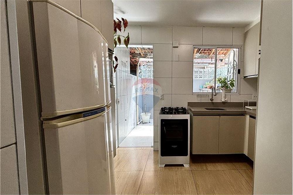 Casa à venda com 2 quartos, 70m² - Foto 6