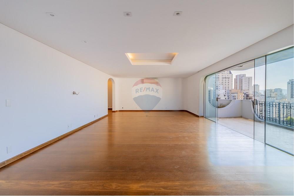 Apartamento para alugar com 4 quartos, 312m² - Foto 2