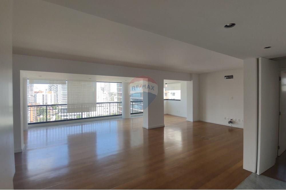 Apartamento para alugar com 3 quartos, 215m² - Foto 1