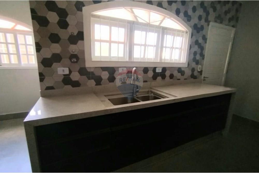 Casa para alugar com 3 quartos, 204m² - Foto 9
