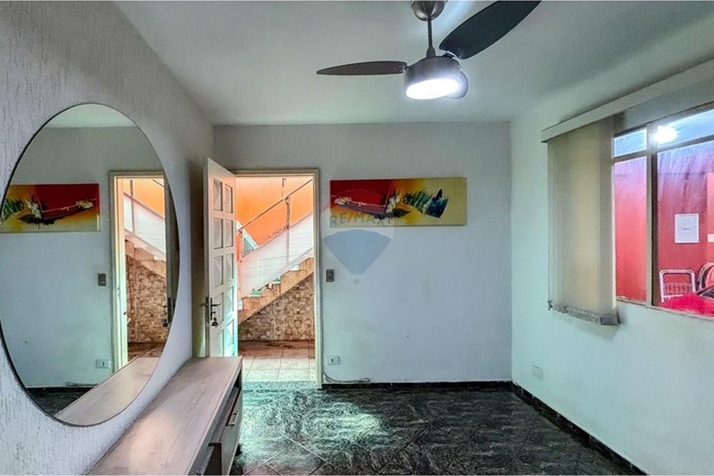 Casa para alugar com 3 quartos, 110m² - Foto 1