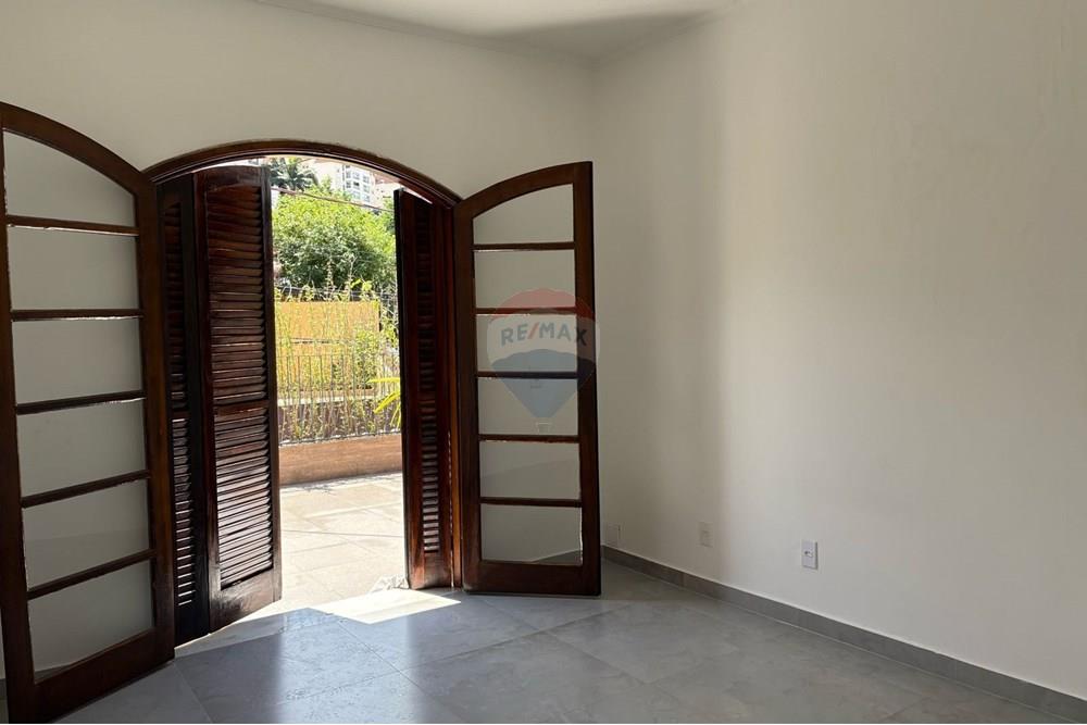 Casa para alugar com 4 quartos, 400m² - Foto 37