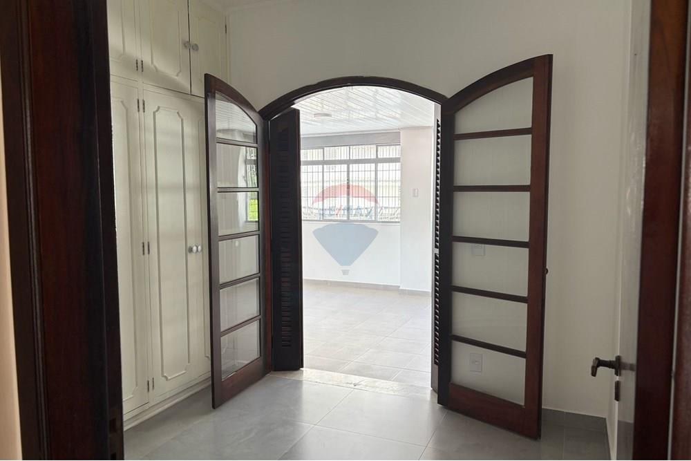 Casa para alugar com 4 quartos, 400m² - Foto 35