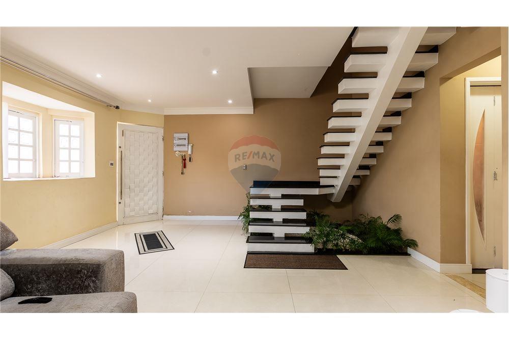 Sobrado - Alugar - Caieiras , São Paulo - Entrada e acesso piso superior - Sala de estar - 601171018-51