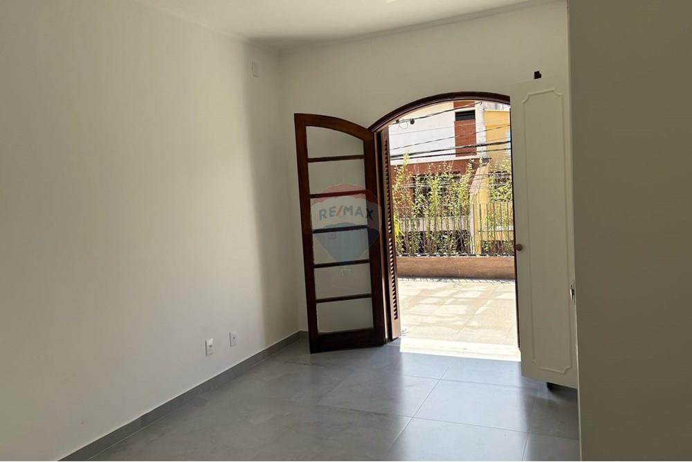 Casa para alugar com 4 quartos, 400m² - Foto 31