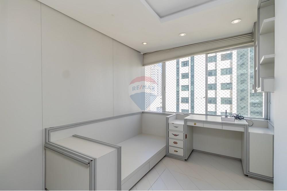 Apartamento à venda com 4 quartos, 238m² - Foto 18