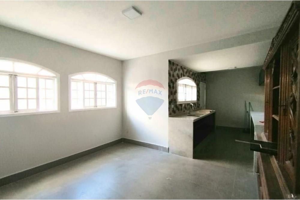 Casa para alugar com 3 quartos, 204m² - Foto 12