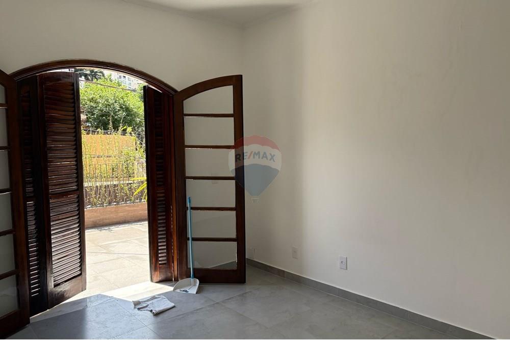 Casa para alugar com 4 quartos, 400m² - Foto 33