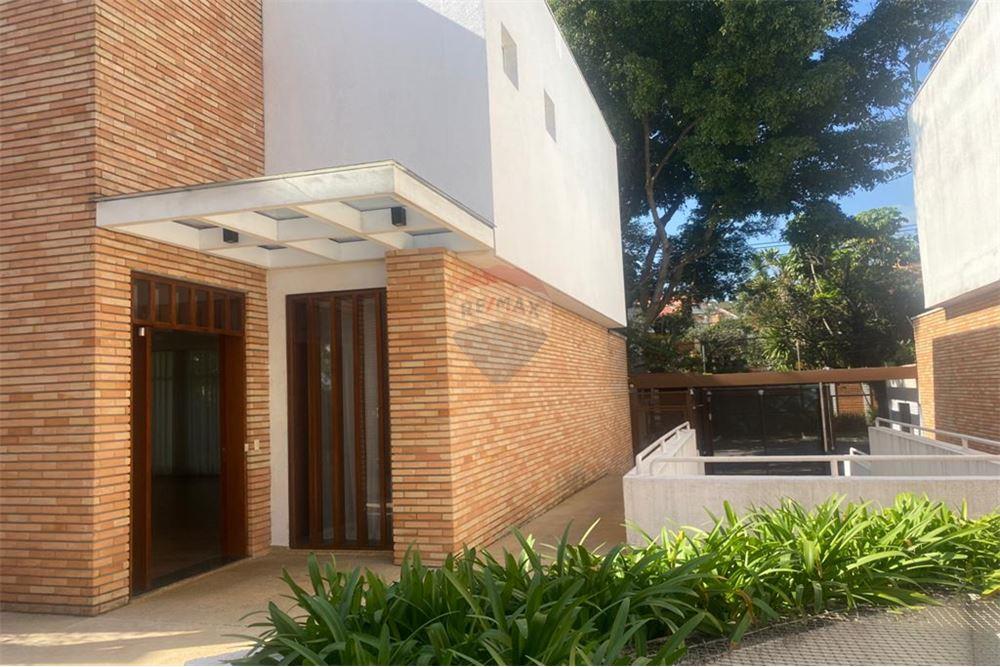 Casa de Condomínio para alugar com 4 quartos, 490m² - Foto 1